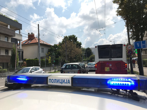 ОТЕТ АУТОБУС НА ЛИНИЈИ 59: Младић током протеста таксиста сео за волан, па се са путницима возио од Аутокоманде до Видиковца